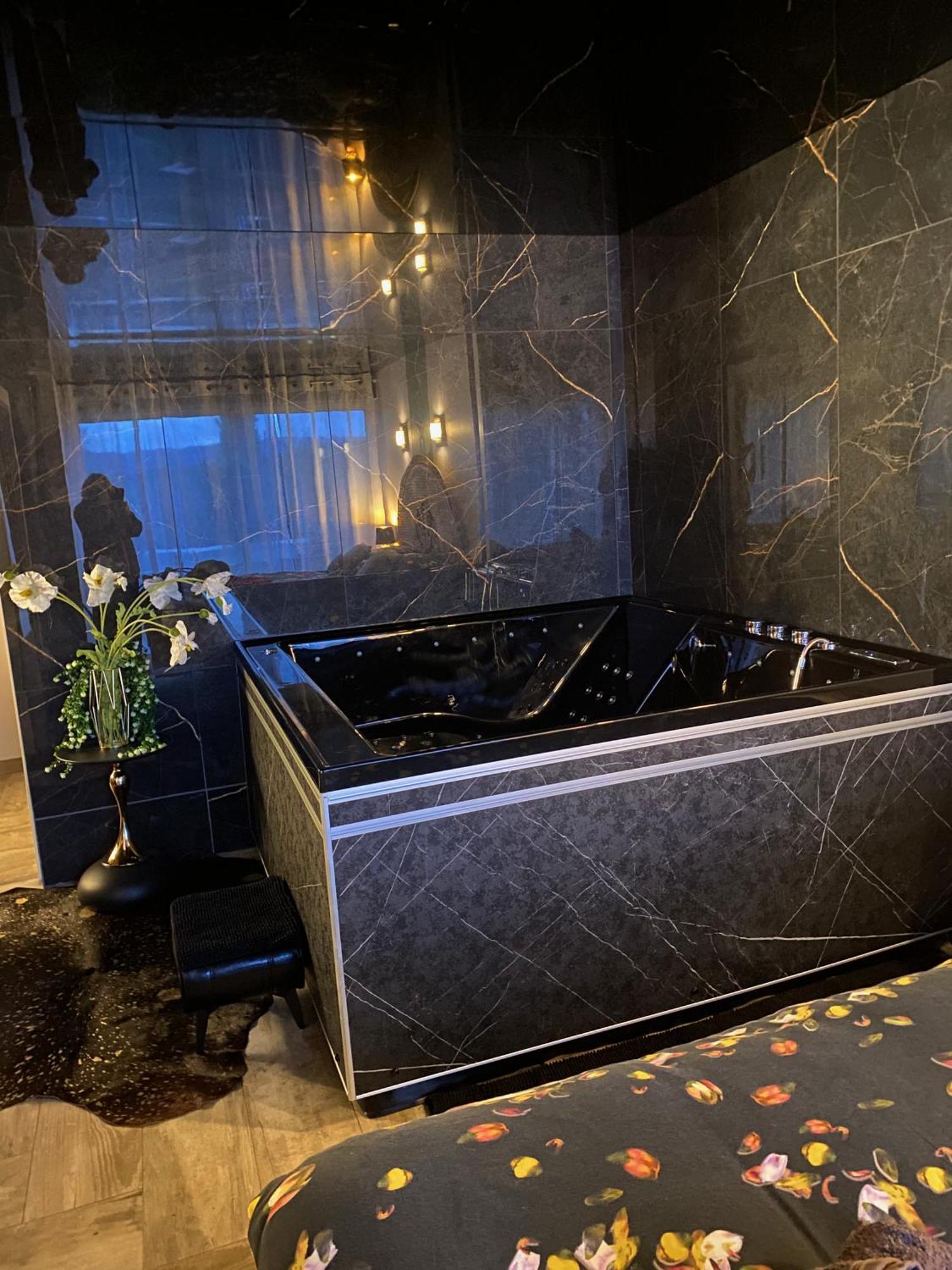 La Ronde Des Bois - Romance Et Bien Etre - Jacuzzi Privatif-piscine-patio Holiday home *